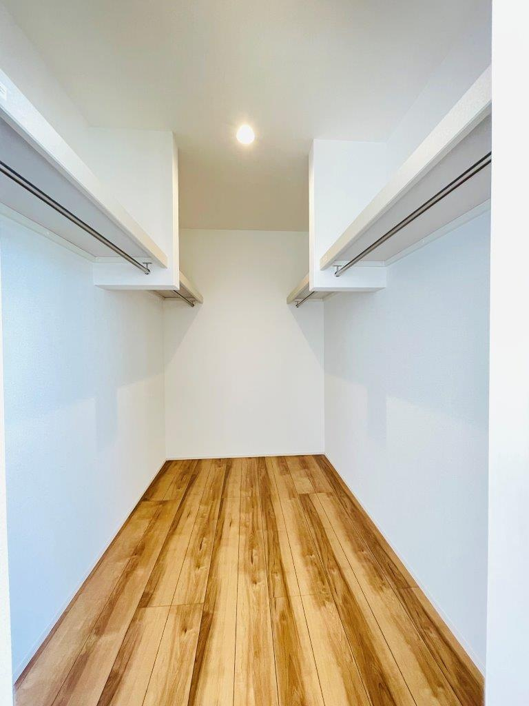 豊田市永覚新町　新築分譲住宅　全6棟　2号棟の収納|居室にはウォークインクローゼットを完備。家族の衣類がスッキリ片付きます♪