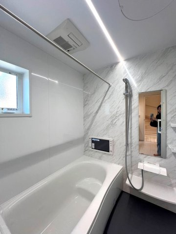 【浴室】 | 段差のあるバスタブは水かさが減り、節水対策にも効果的◎
１日頑張った身体を、ゆったり癒して下さいね♪