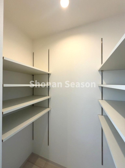 【収納】 | お洋服はもちろん！普段出し入れの少ない季節物もたっぷり収納可能です♪