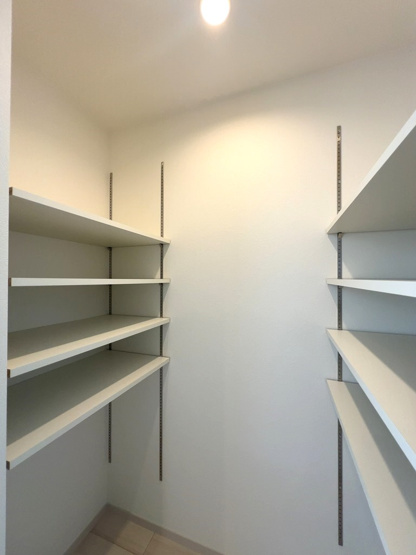 【収納】 | お洋服はもちろん！普段出し入れの少ない季節物もたっぷり収納可能です♪