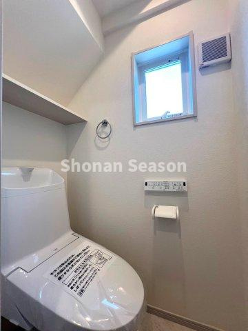 【トイレ】 | 暖かな便座で年中快適な「温水洗浄便座」
混み合う時間帯もスムーズですね♪