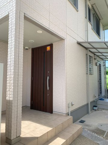 岩出市尼ヶ辻中古物件の玄関