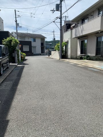 岩出市尼ヶ辻中古物件の前面道路含む現地写真