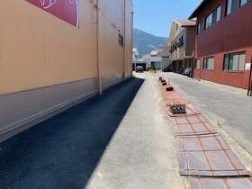 西条市大町85-3の前面道路含む現地写真