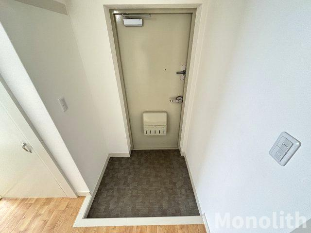 光明台29号棟の玄関