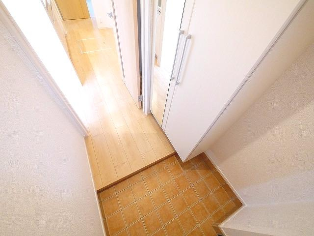 ラレースの玄関|明るい玄関です