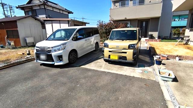本田４丁目貸家の駐車場|十分な駐車スペース２台分あります