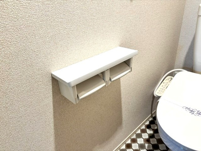 【トイレ】 | クレセントⅡ | トイレは温水洗浄便座付き♪人気のバストイレ別です♪横にはタオルを掛けられるハンガーもあります♪