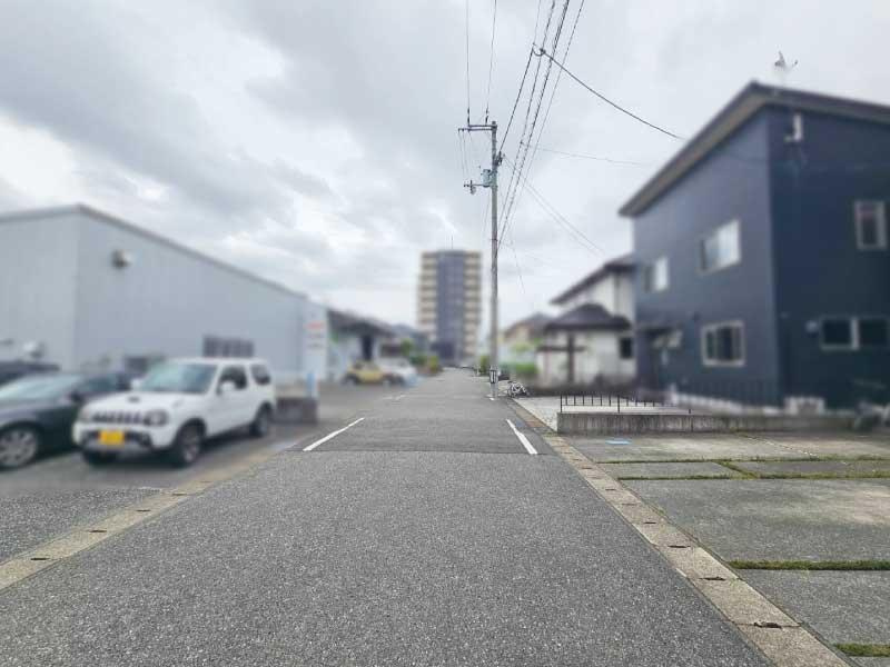 南御座　中古戸建の前面道路含む現地写真