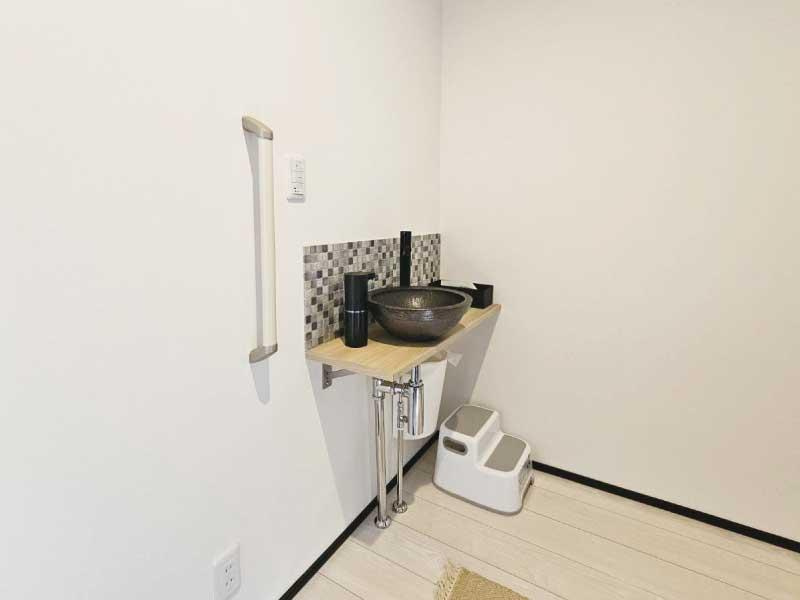 西野田町　中古戸建の独立洗面台