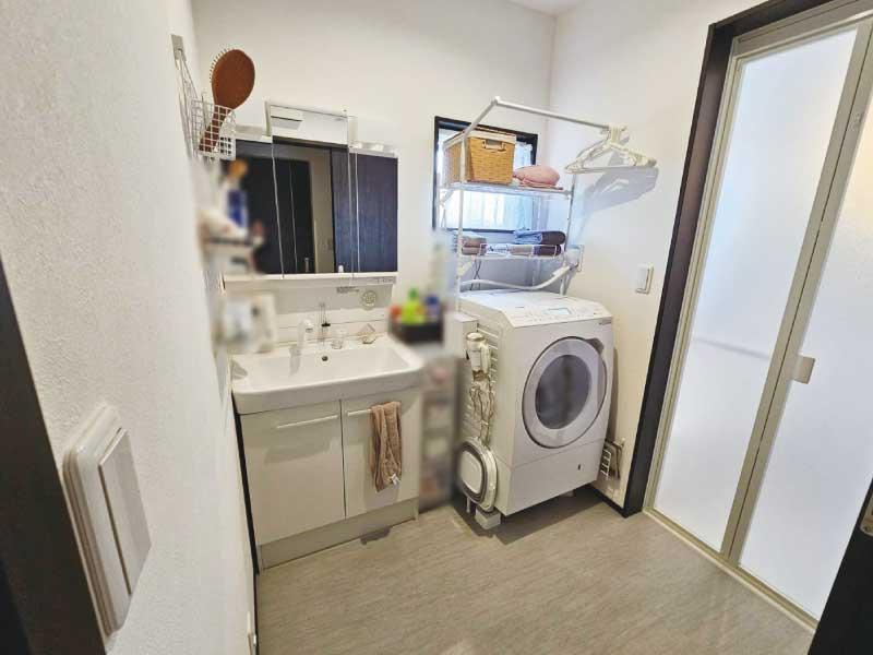 西野田町　中古戸建の脱衣所