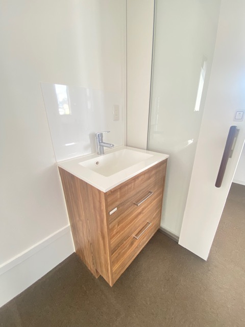 都城市祝吉町の店舗の独立洗面台