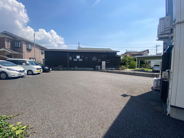 都城市祝吉町の店舗の駐車場