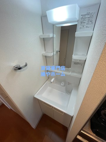 アーバンフラッツ難波東の独立洗面台|朝の身支度には欠かせない独立洗面化粧台
