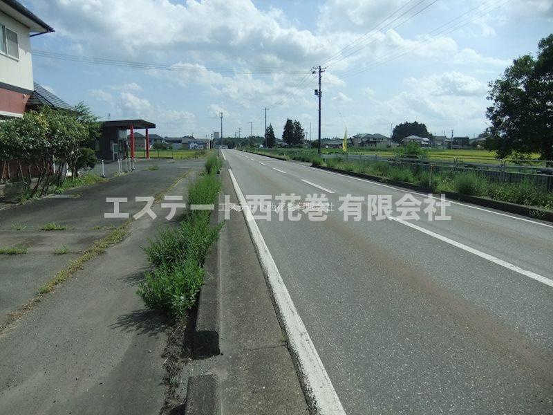 花巻市上根子字米倉　土地の前面道路含む現地写真