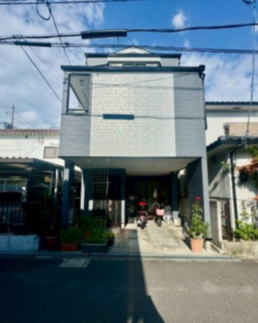 大阪府門真市南野口町の前面道路含む現地写真|2025年7月
屋根、外壁塗装と補修、ベランダ防水、駐車場内部塗装完了