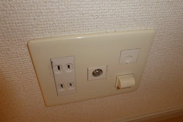 フラット・パインの設備|ＴＶジャック・電話モジュラー