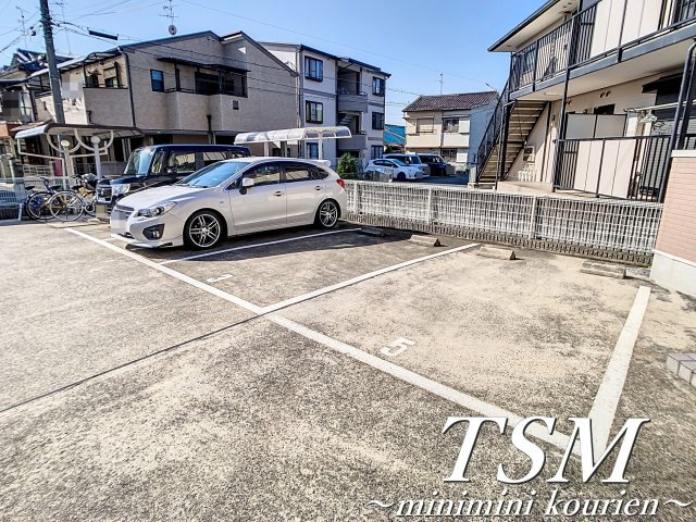 サニーコートＮの駐車場