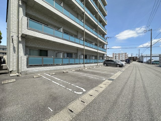 ルガーノⅡの駐車場