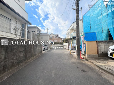 【前面道路含む現地写真】 | 日野市南平１丁目　新築戸建　全1棟