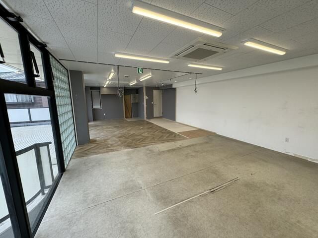沖津ビル２Ｆ