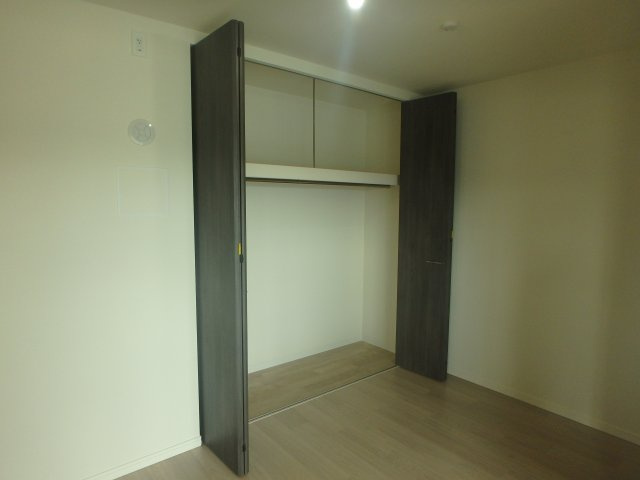 アルファステイツ老松小南の洋室