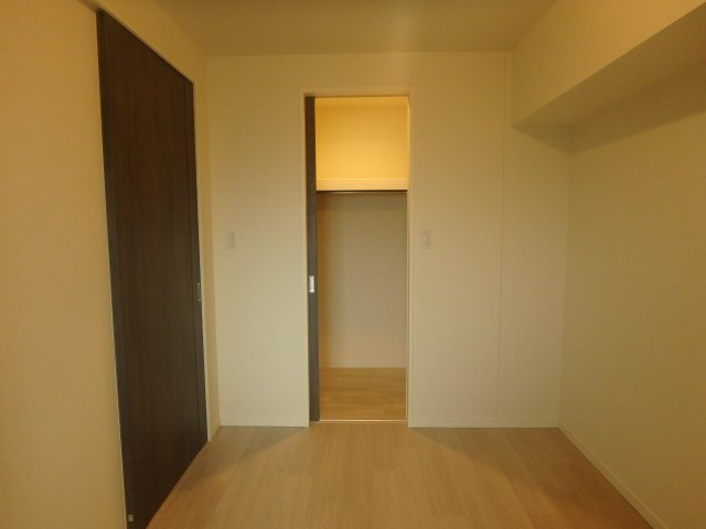 アルファステイツ老松小南の洋室