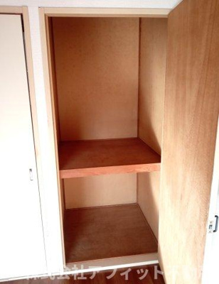 【その他】 | MKコーポ | 洋室6帖の収納