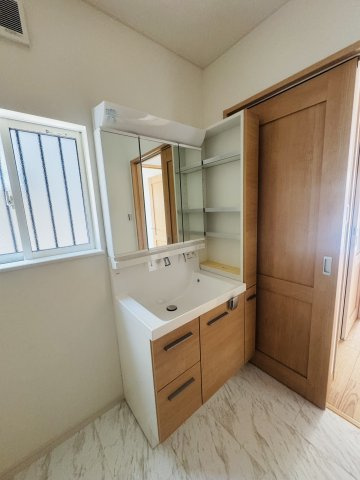 広島市安佐南区古市４丁目　新築一戸建ての独立洗面台