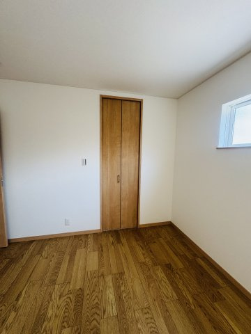 広島市安佐南区古市４丁目　新築一戸建ての洋室