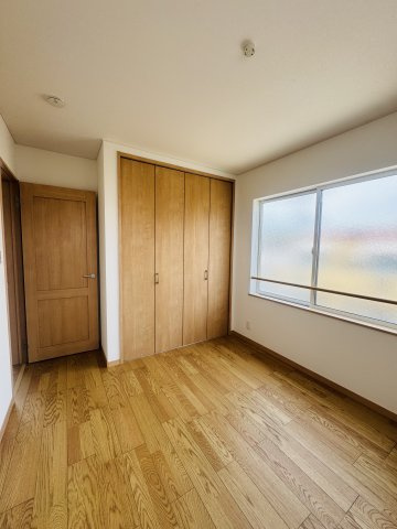 広島市安佐南区古市４丁目　新築一戸建ての洋室