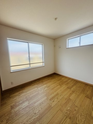 広島市安佐南区古市４丁目　新築一戸建ての洋室