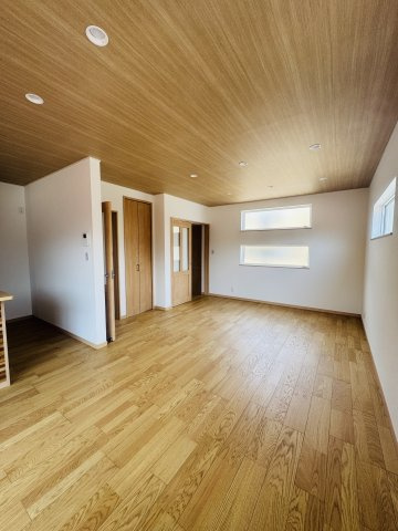 広島市安佐南区古市４丁目　新築一戸建ての居間・リビング