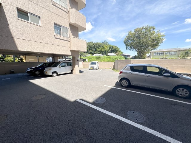 ハイネス生駒の外観