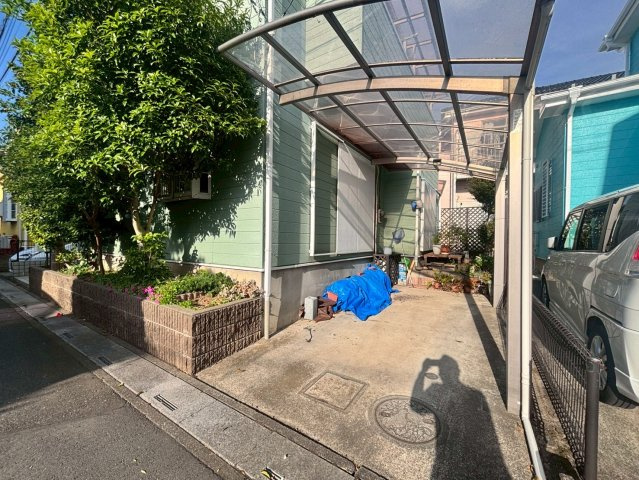 越谷市大字南荻島の中古一戸建の駐車場