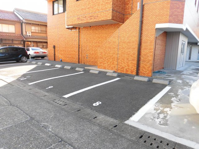 中央タワーズRiho大垣の駐車場