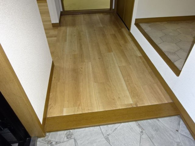 倉敷市上東のアパートの玄関