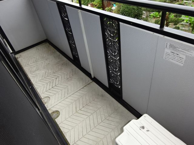 倉敷市上東のアパートのバルコニー