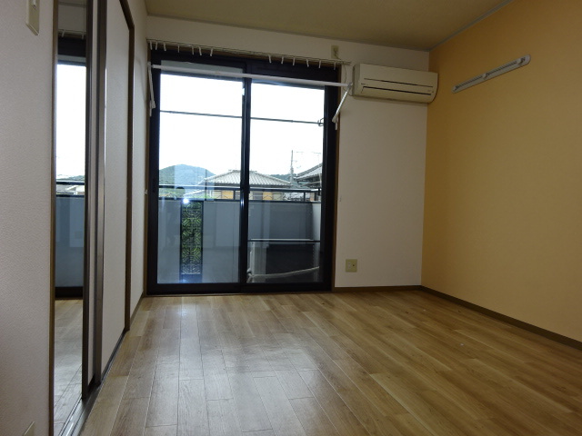 倉敷市上東のアパートの居間・リビング|洋室