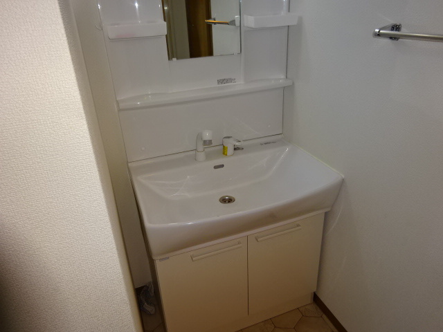 倉敷市上東のアパートの独立洗面台|シャンプードレッサー