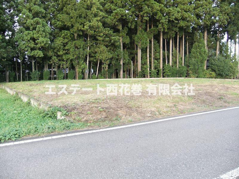 花巻市鍋倉字地森　土地の前面道路含む現地写真