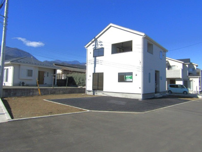 【駐車場】 | クレイドルガーデン南アルプス市山寺第4　2号棟 | カースペースがあります