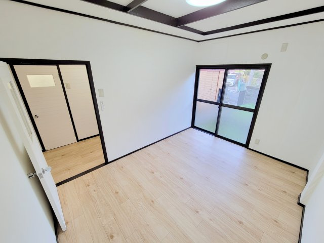 学園新田町テラスハウスの洋室