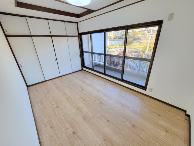 学園新田町テラスハウスの洋室