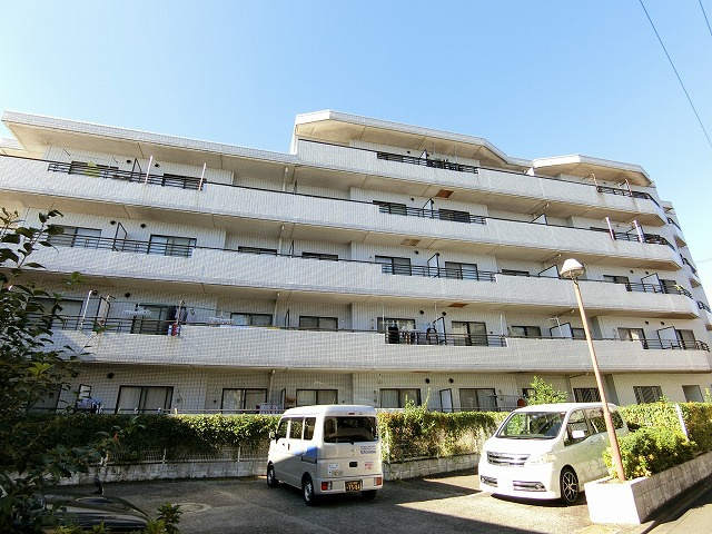 コスモ拝島の駐車場