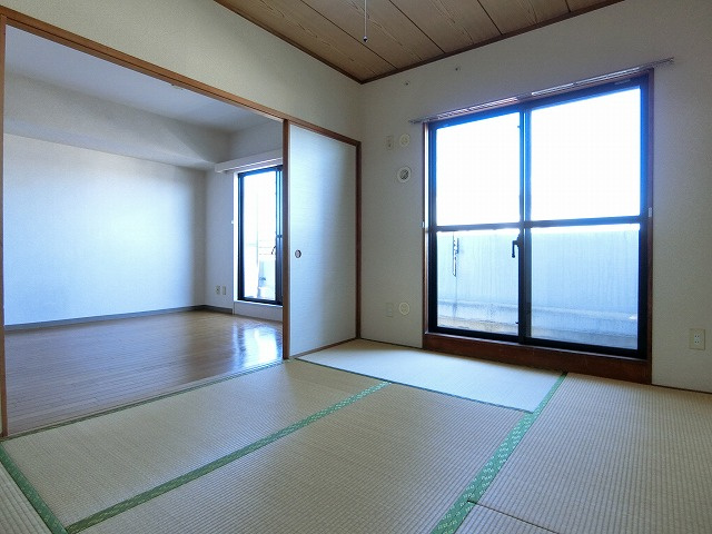 コスモ拝島の寝室