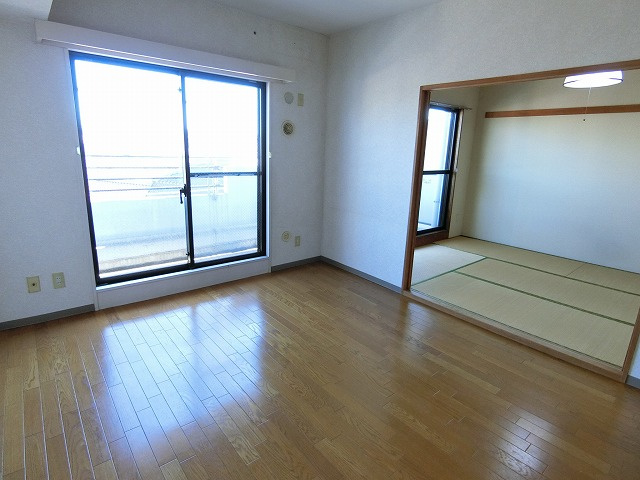 コスモ拝島の居間・リビング