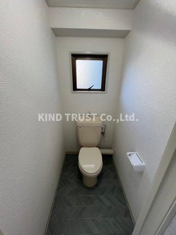 長谷川ロイヤルハイツのトイレ|ゆったりとした空間のトイレです