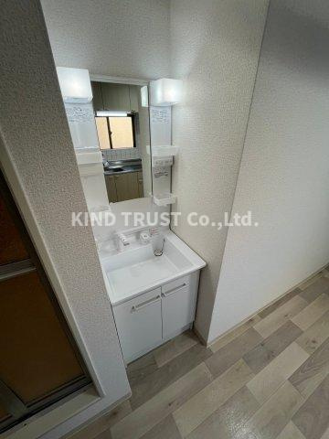 長谷川ロイヤルハイツの洗面所|スペースが確保できる洗面所です