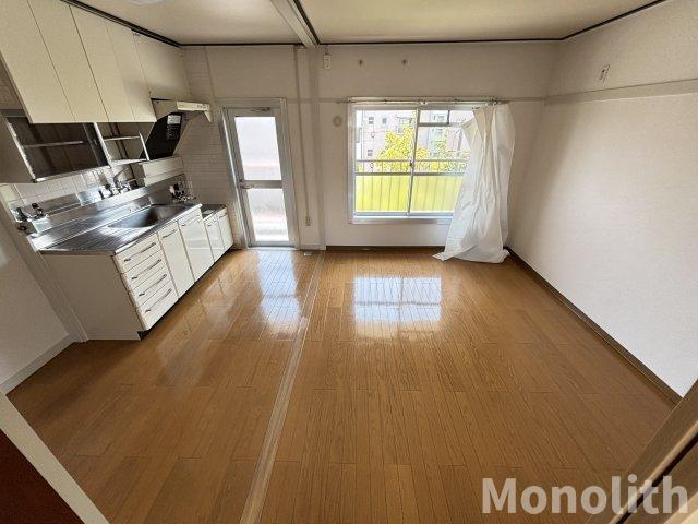 鶴山台21号棟の居間・リビング